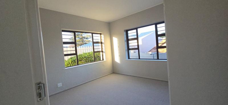 To Let 3 Bedroom Property for Rent in Strand Western Cape